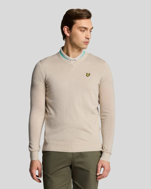 Lyle & Scott Mens V Neck Jumper - Sesame i gruppen Golfklder / Golfklder Herr / Trjor hos Tee Two Green AB (KN2168G-Z745)