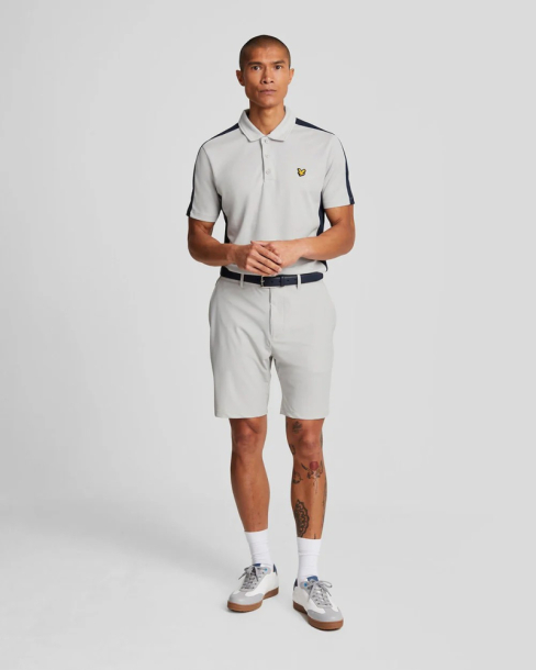 Lyle & Scott Mens Lightweight Golf Technical Shorts - Pebble i gruppen Golfklder / Golfklder Herr / Shorts hos Tee Two Green AB (SH2260G-Z04)