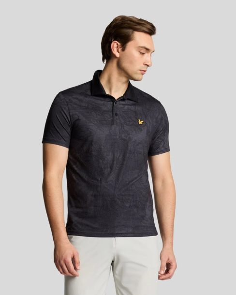 Lyle & Scott Mens Contour Printed Polo Shirt - Jet Black i gruppen Golfklder / Golfklder Herr / Piktrjor hos Tee Two Green AB (SP2272G-Z865)